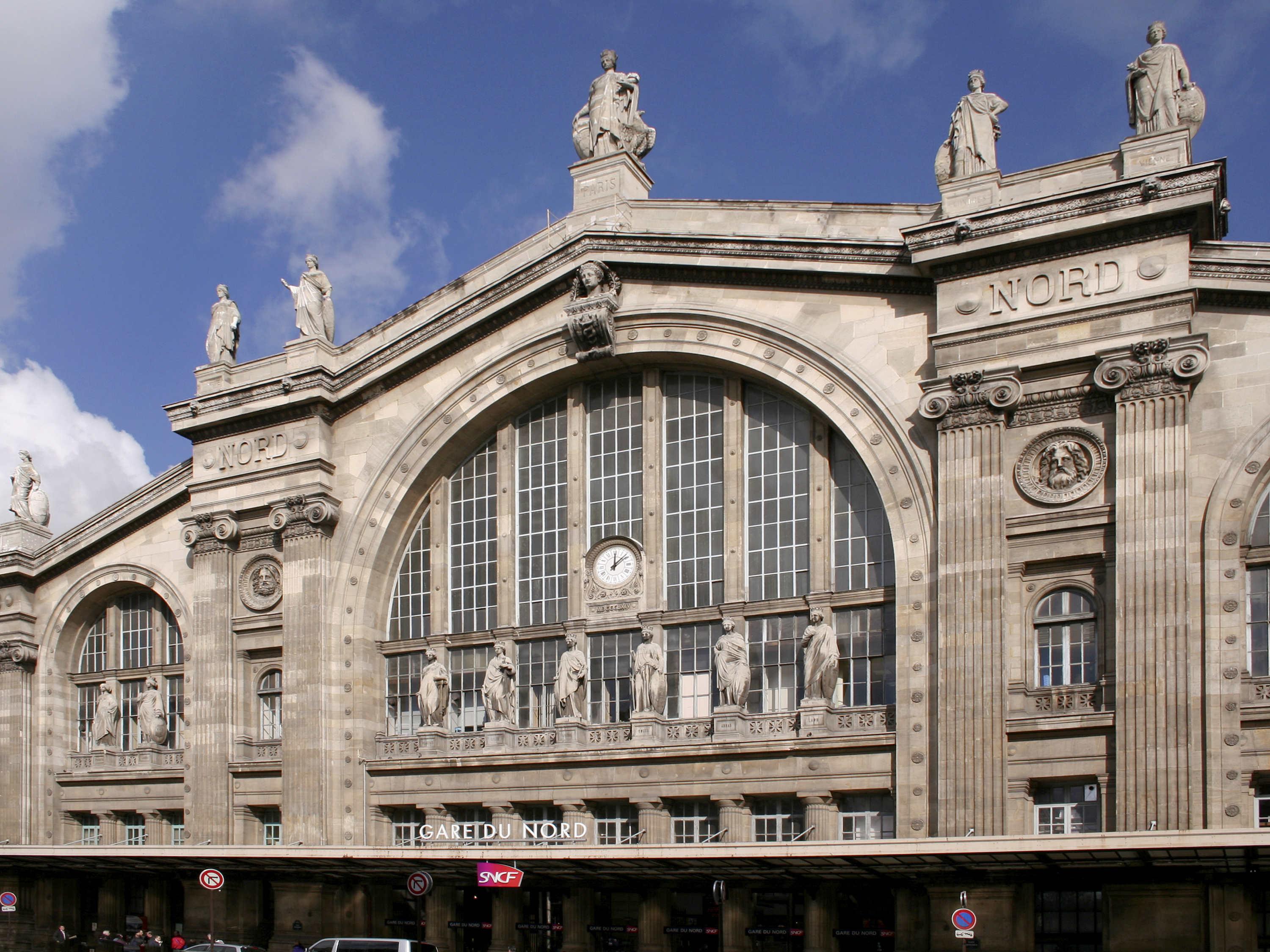 Hotel ibis Paris Gare du Nord La Fayette Exterior foto